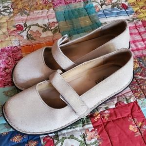 Alegria Mary Jane's size 9